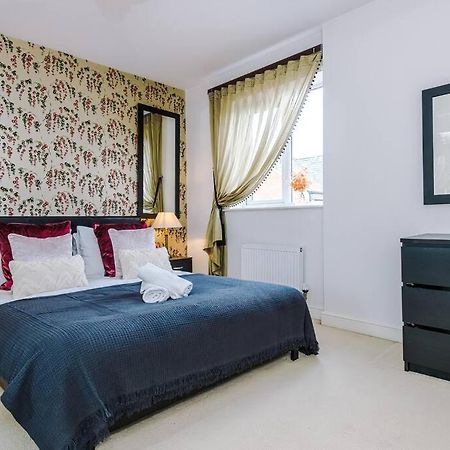 Stylish Townhouse Chester City Centre With Parking Екстериор снимка