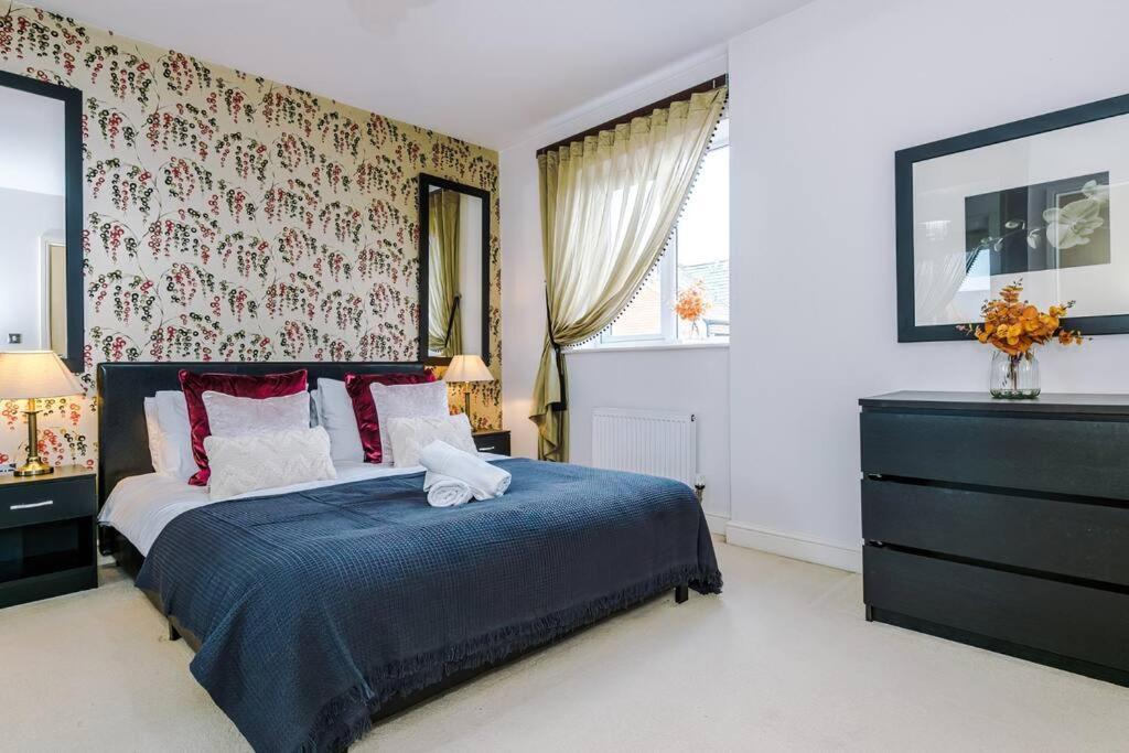 Stylish Townhouse Chester City Centre With Parking Екстериор снимка