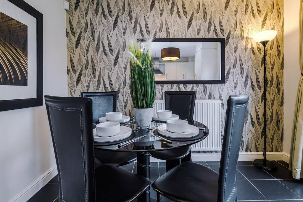 Stylish Townhouse Chester City Centre With Parking Екстериор снимка
