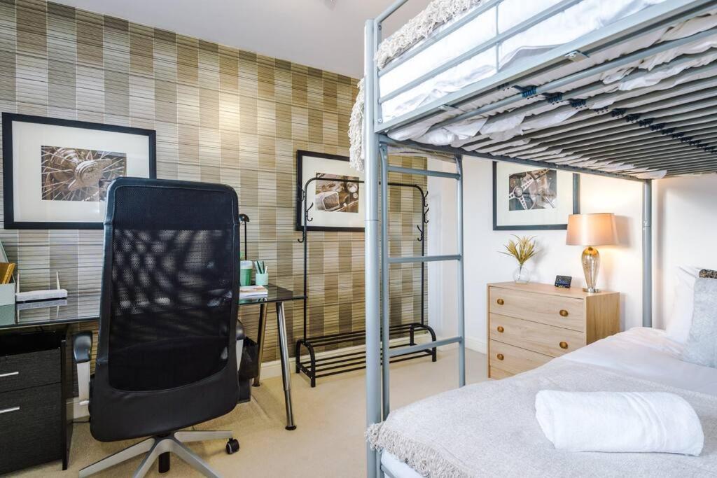 Stylish Townhouse Chester City Centre With Parking Екстериор снимка