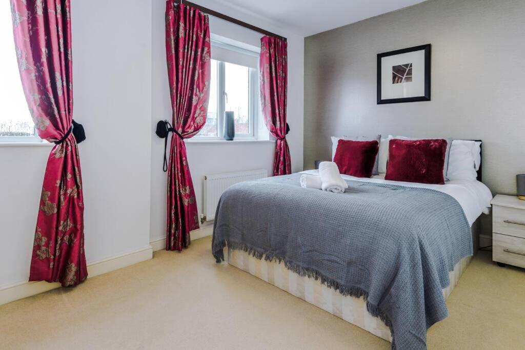 Stylish Townhouse Chester City Centre With Parking Екстериор снимка