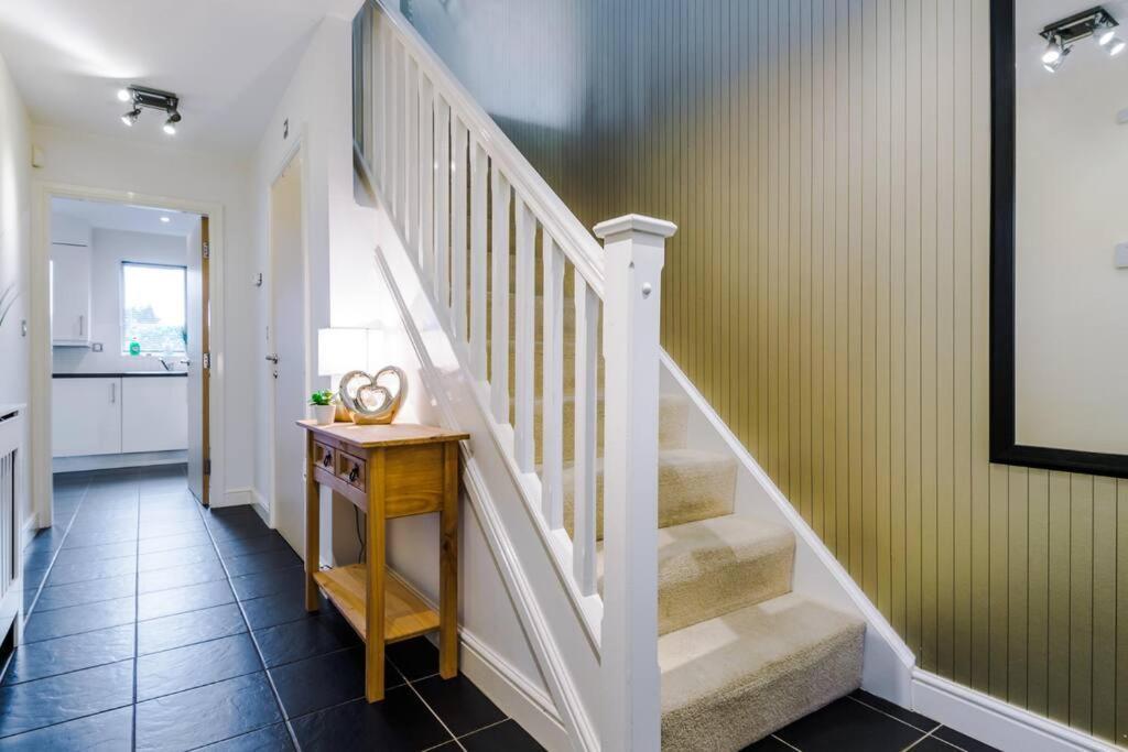 Stylish Townhouse Chester City Centre With Parking Екстериор снимка