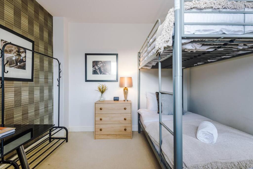 Stylish Townhouse Chester City Centre With Parking Екстериор снимка