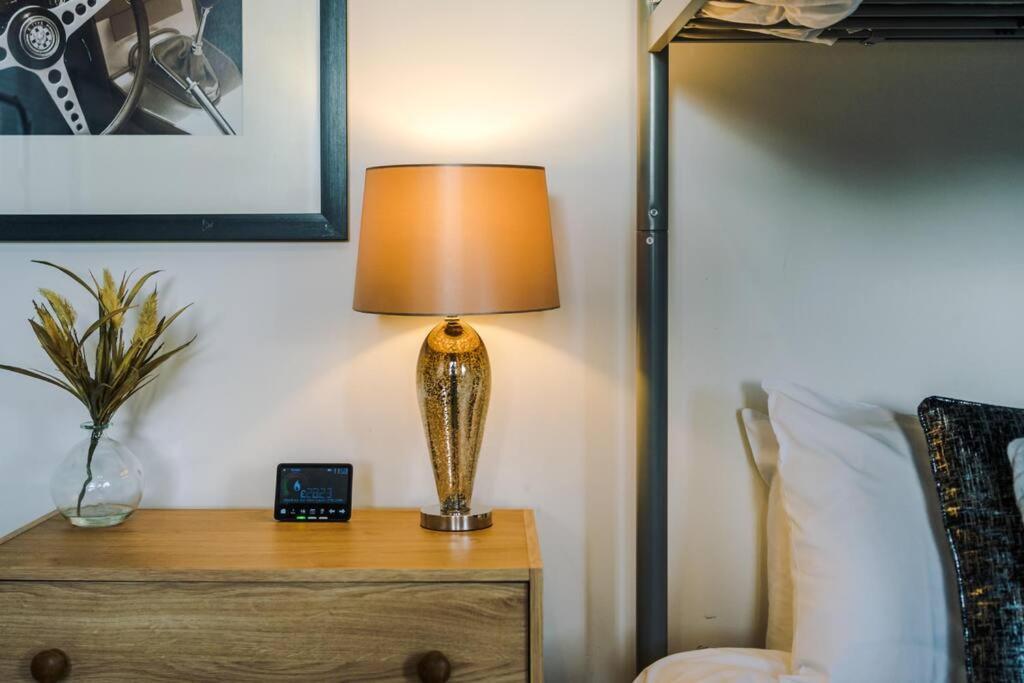 Stylish Townhouse Chester City Centre With Parking Екстериор снимка