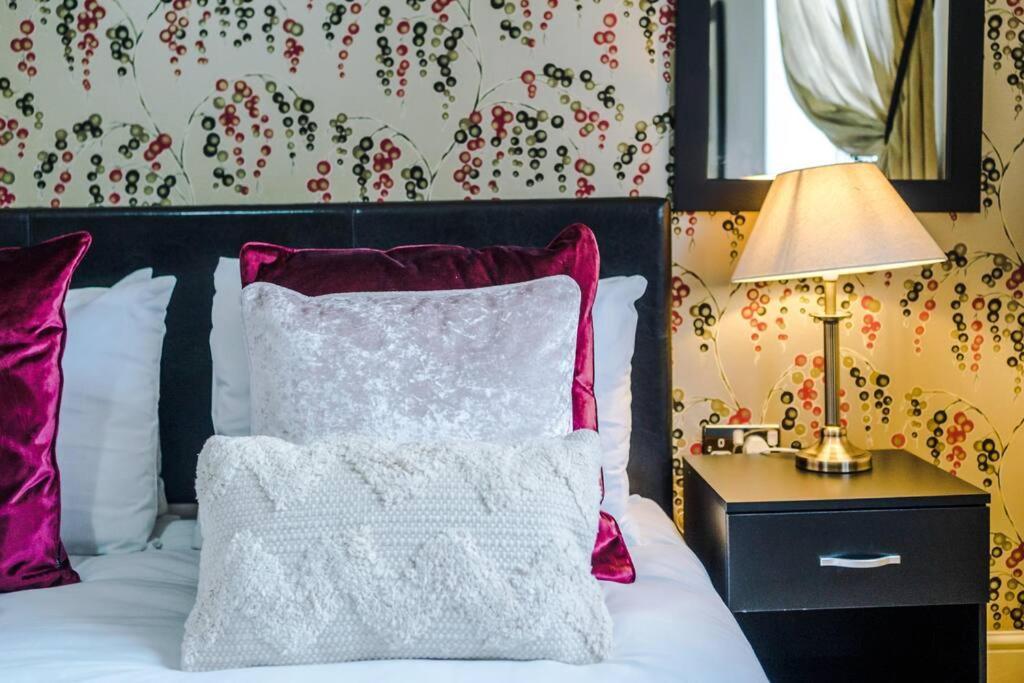 Stylish Townhouse Chester City Centre With Parking Екстериор снимка
