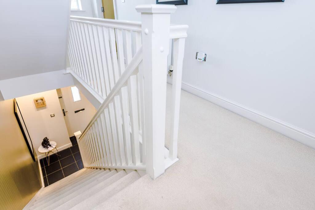 Stylish Townhouse Chester City Centre With Parking Екстериор снимка