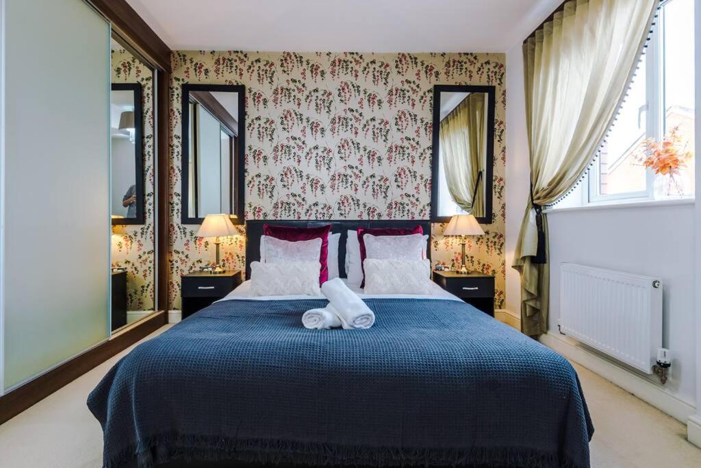 Stylish Townhouse Chester City Centre With Parking Екстериор снимка